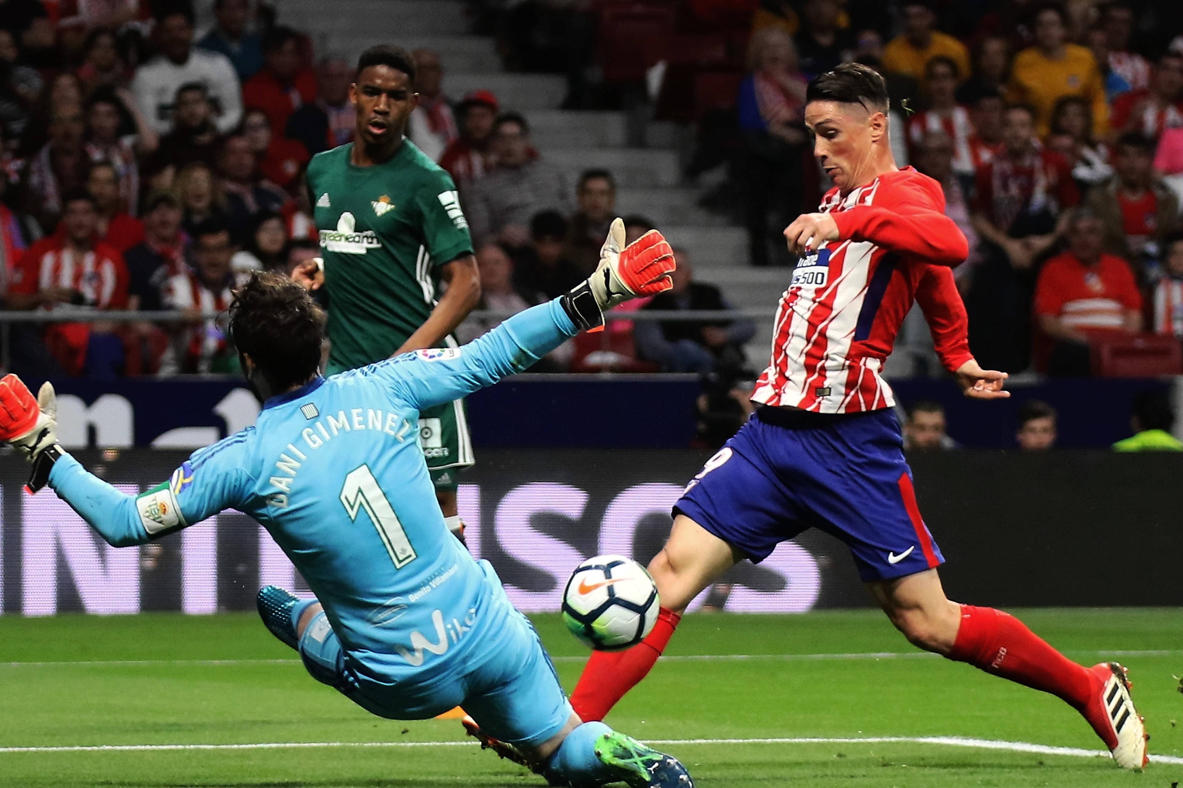 马德里竞技西甲击败瓦伦西亚格列兹曼抽射得分(2021西甲13轮马德里德比)